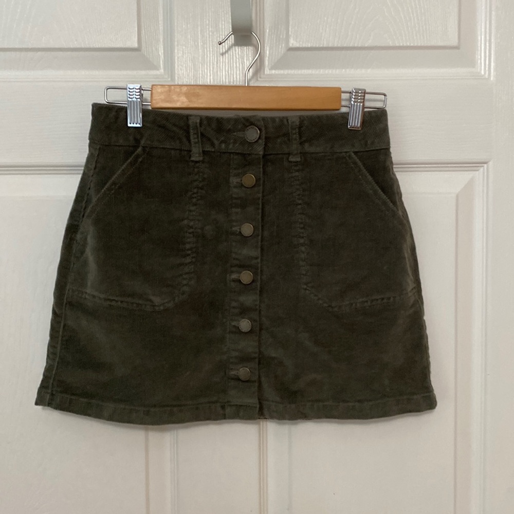 Button skirt